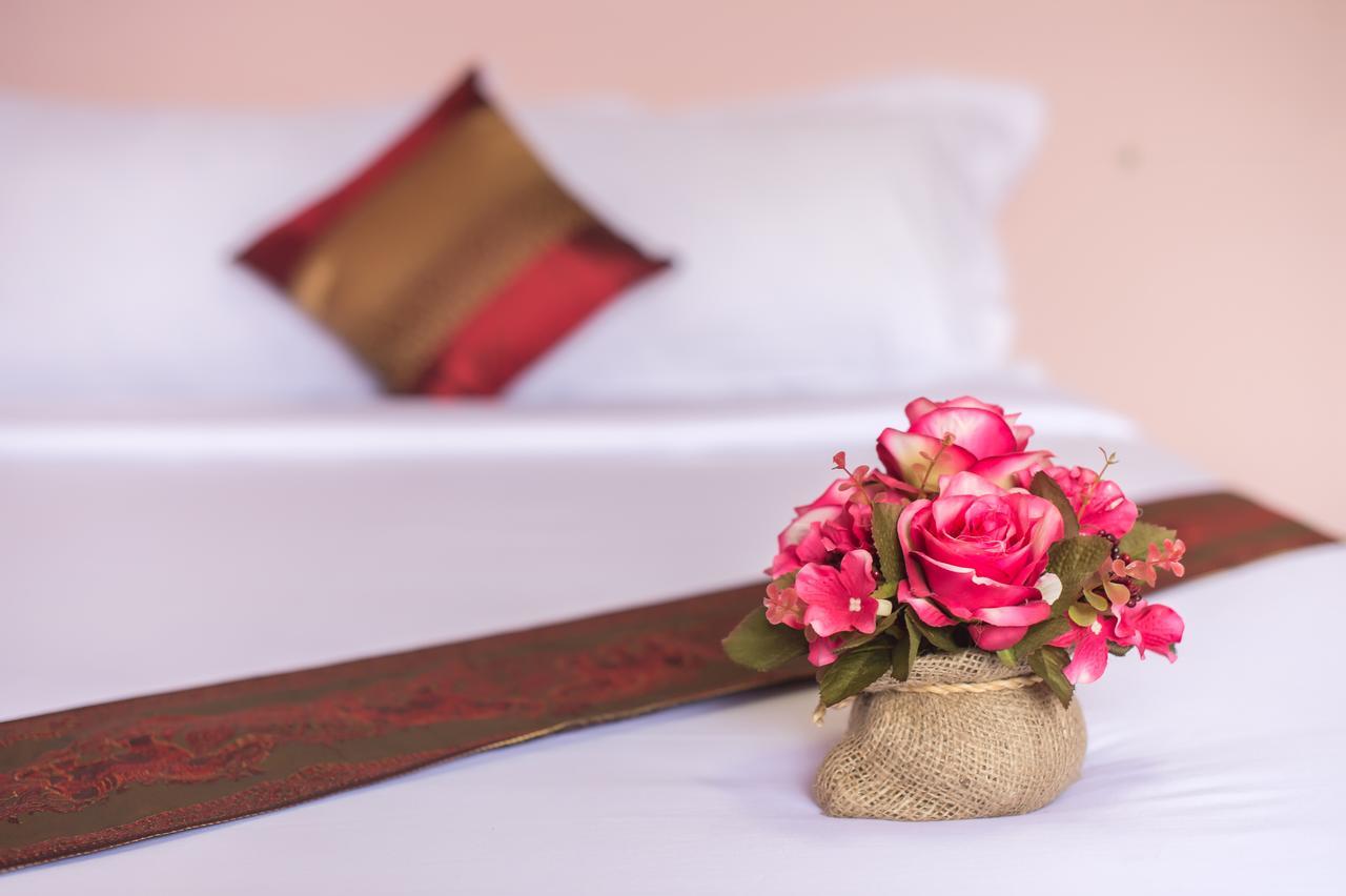 Full Stop. Hostel Patong Екстериор снимка